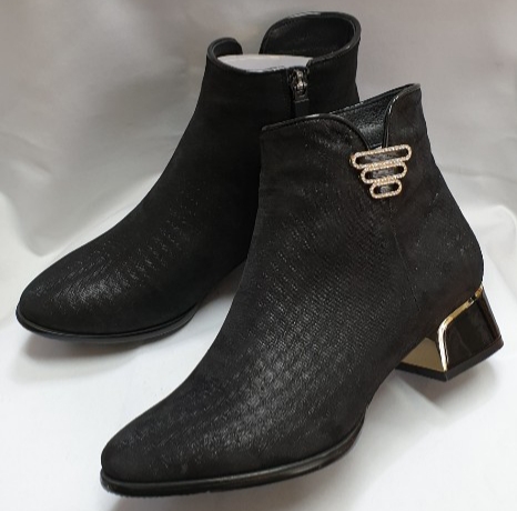 Luxurious and Elegant New-In Sapphire Ankle Boots - DunaDuna